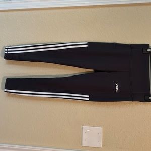 Small Adidas climalite leggings with pocket